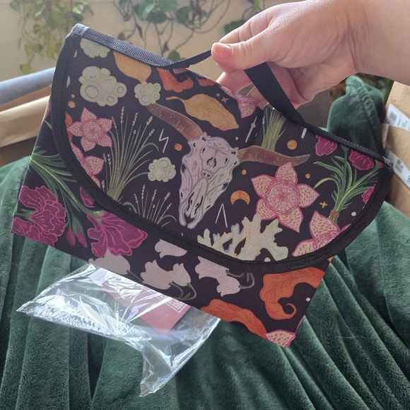 Illumicrate Book Box Bundle - Picture 9 of 13